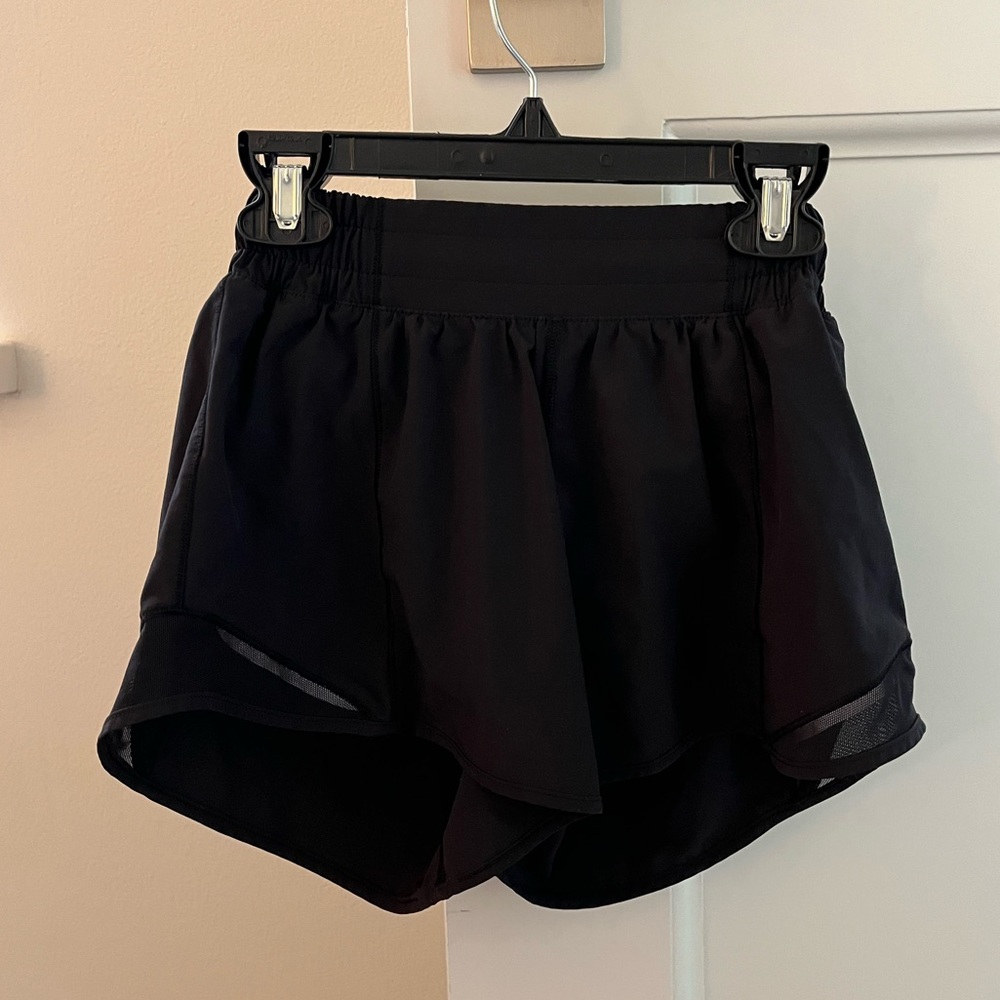 Lululemon hotty hot shorts 4 inch black size 2
